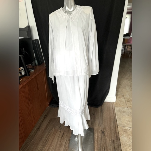 Dresses & Skirts - 3 Piece Skirt Set EUC Size L